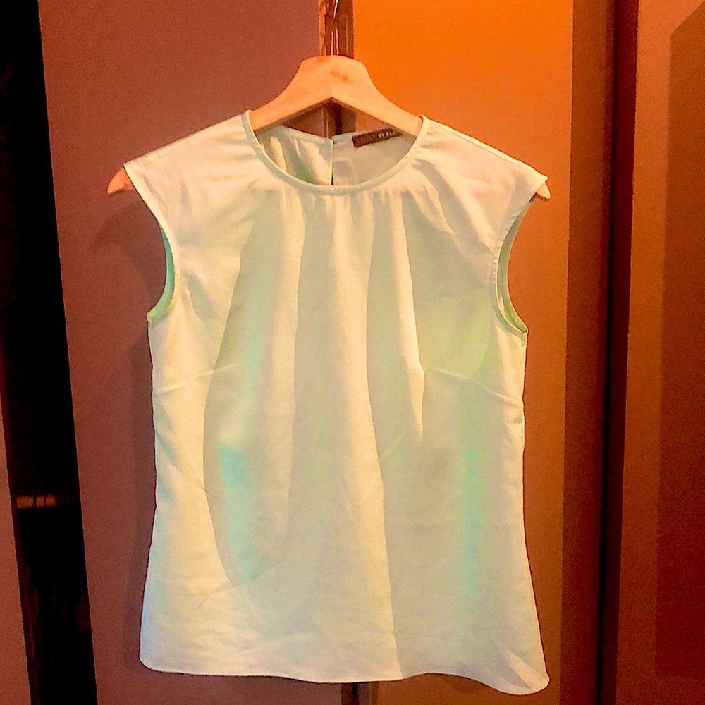 NWOT Lime green sleeveless blouse S